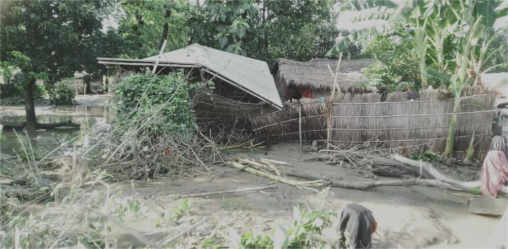 पानी घटेपछि बाढीपीडितहरू घर फर्किए