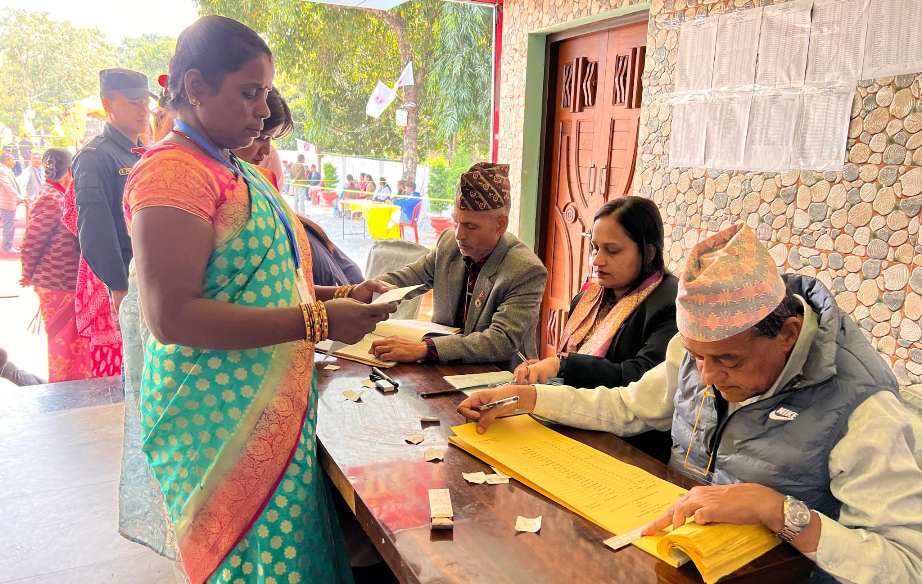 भोट खसाल्नै लाग्छ आधा घण्टा