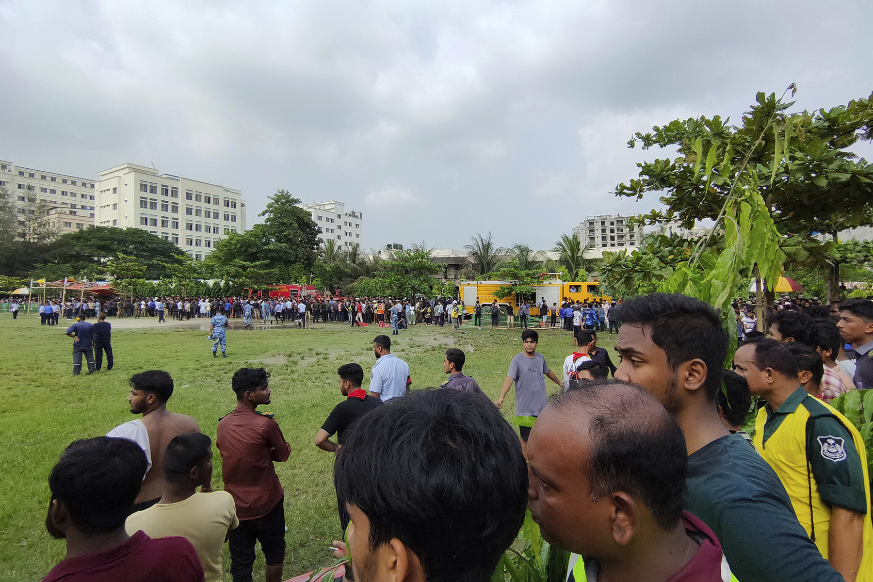 ढाकामा लडाकु विमान स्कुलमा ठोक्किँदा १९ जनाको मृत्यु