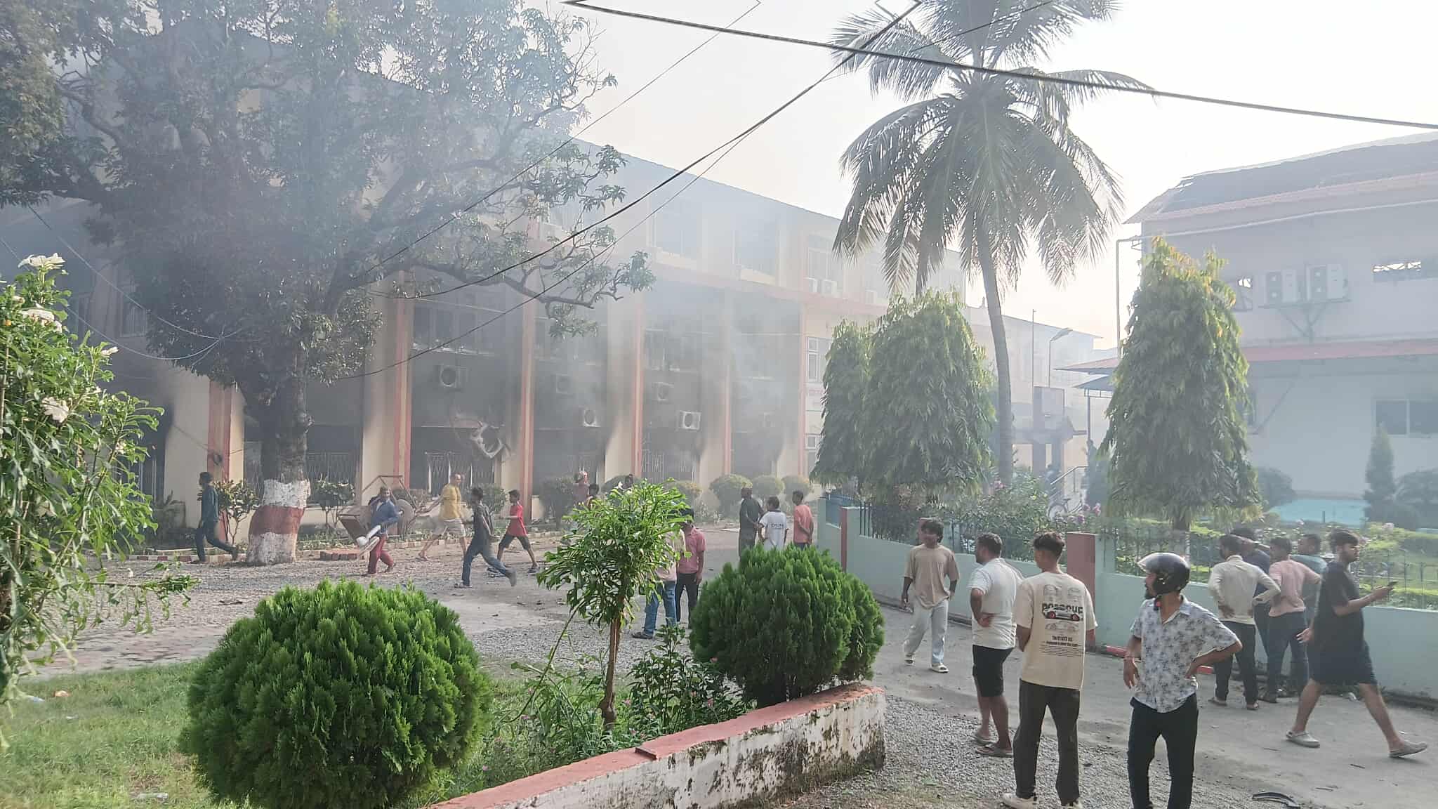 कोशी प्रदेश सभाभित्र बचेका सामग्री पनि चोरीको प्रयास