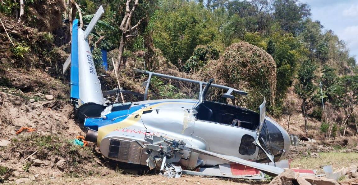 खोटाङको खार्ताम्छामा एयर डाइनेष्टीको हेलिकप्टर दुर्घटना, घाईतेको उद्दार