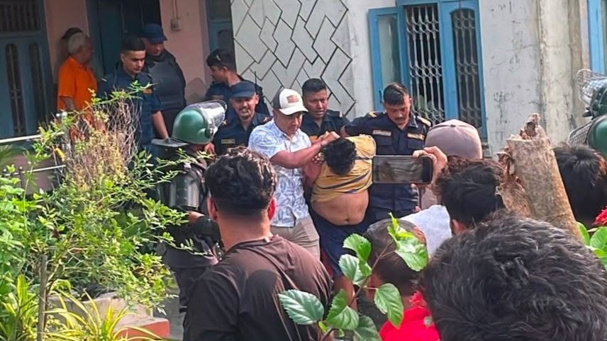 प्रहरी र सुधारगृहका कर्मचारीमाथि छुरा प्रहार गर्ने युवक नियन्त्रणमा