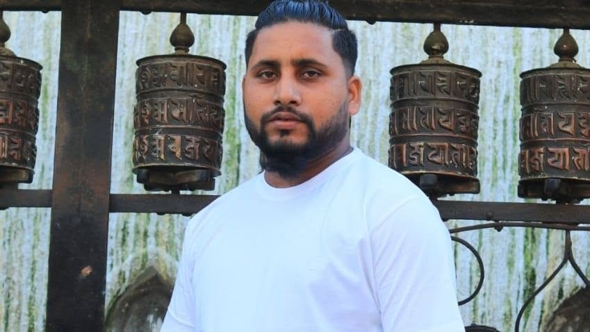 गाँजा बरामद भएको भ्यानबाट अस्पतालको स्टिकर हटाउने मोरङ क्याम्पसका स्ववियु सभापति रोहित यादव पक्राउ