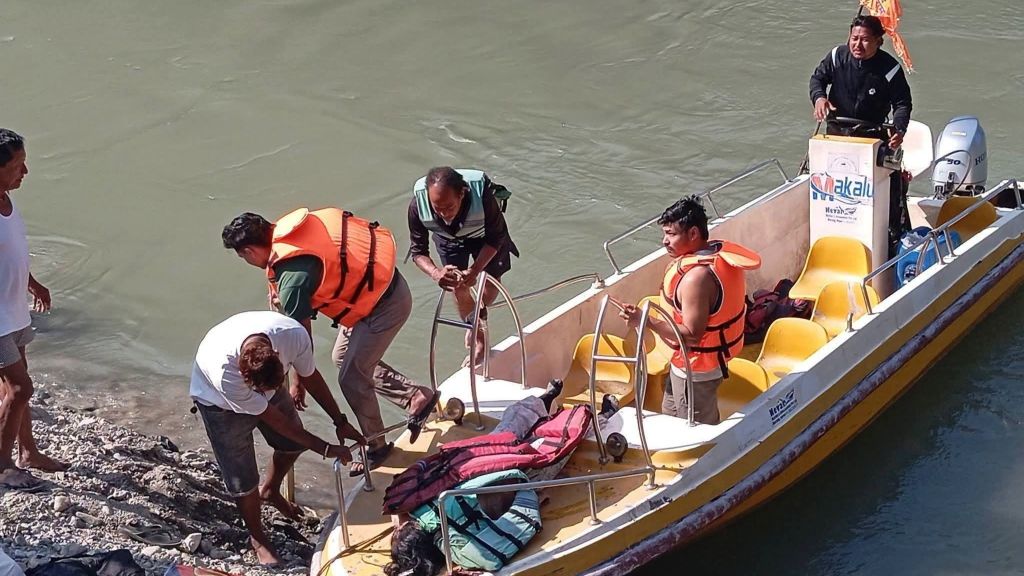 मोटरबोट दुर्घटना अपडेट : बेपत्ताको खोजीमा गोताखोर परिचालन