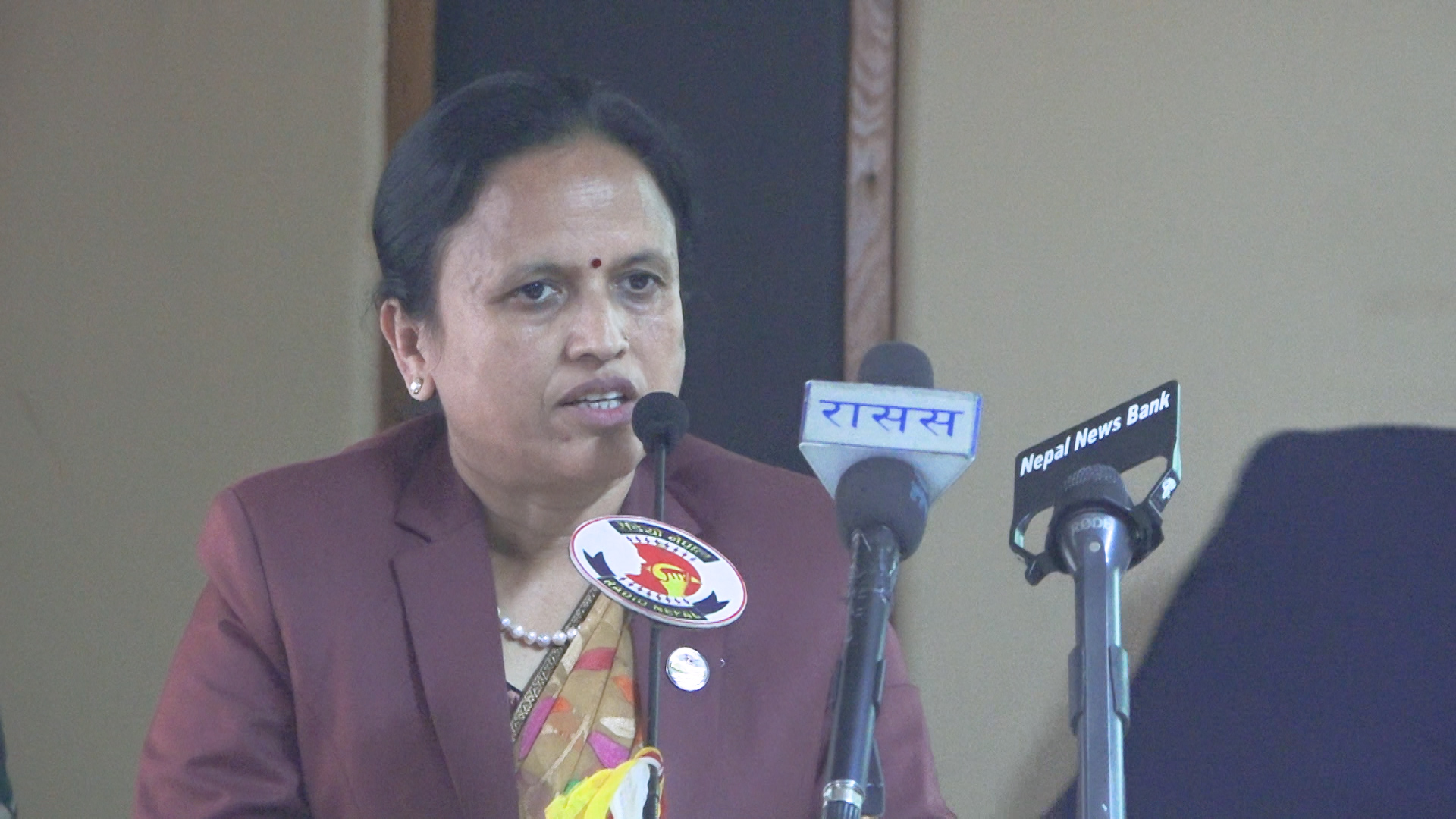 रेडियो नेपालप्रति सञ्चारमन्त्री शर्मा असन्तुष्ट, 'स्रोत साधन हुँदाहुँदै पछि पर्नुको कारण के हो ?'