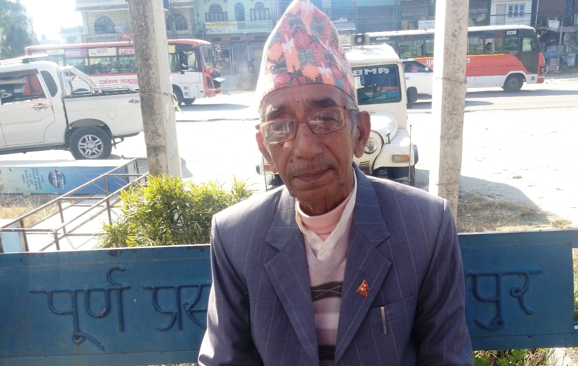 समाजसेवी दाहालद्वारा फलैंचा प्रदान