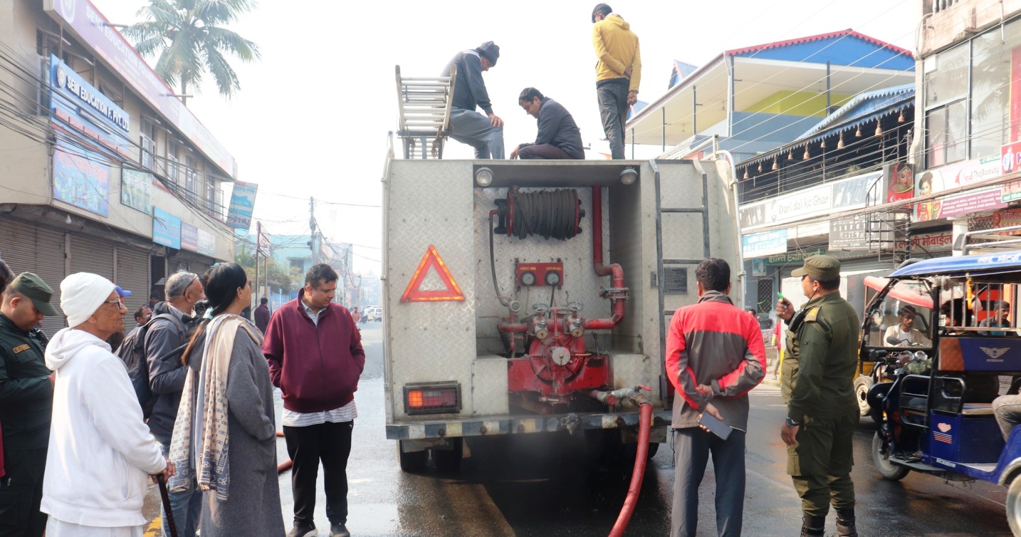 दमकललाई पानी भर्न सनसारीमाईस्थानमा जडान भएको डिप बोरिङ सञ्चालनमा